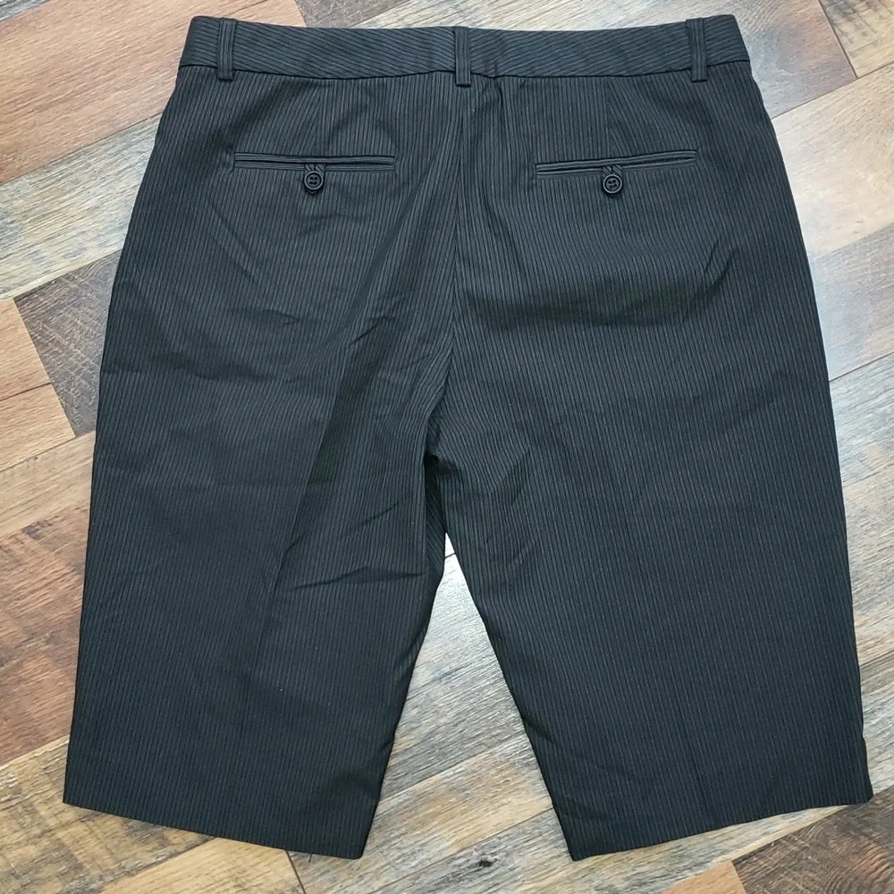 Vintage Theory Black Pinstripe Bermuda Length Dress Shorts, Size 8